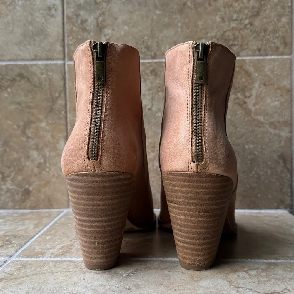 Lucky Brand Leather Ankle Boots Natural Putty Stacked Heel Back Zip Size 10/42 - Picture 5 of 15